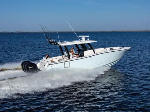 2025 Robalo R360 Center Console, photo 1 in Key Largo, FL