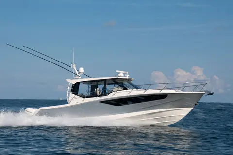 2027 Boston Whaler 405 Conquest, photo 1 in Stuart, FL