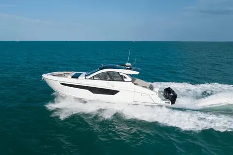 2027 Cruisers Yachts 50 GLS, photo 1 in Clearwater, FL