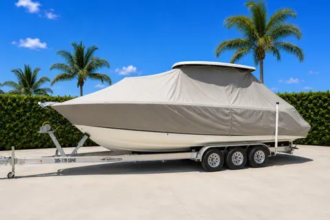 2022 Robalo R302 Center Console, photo 1 in Delray Beach, FL