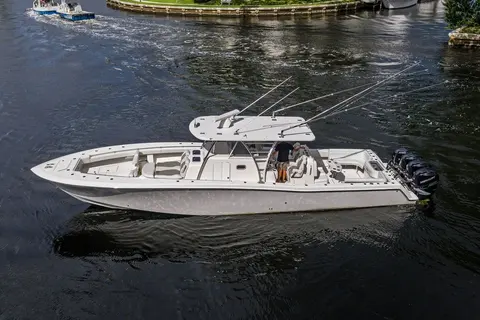 2018 Invincible 42 Center Cabin, photo 1 in Fort Lauderdale, FL