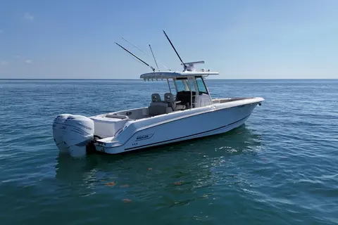 2017 Boston Whaler 330 Outrage, photo 1 in Miami, FL