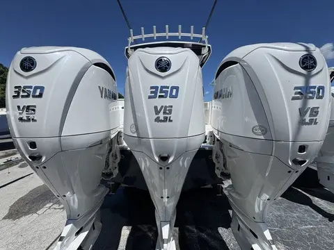 2026 Robalo R360 Center Console, photo 1 in Key Largo, FL
