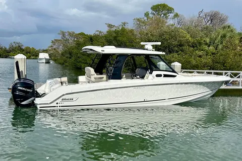 2023 Boston Whaler 350 Realm, photo 1 in St Petersburg, FL