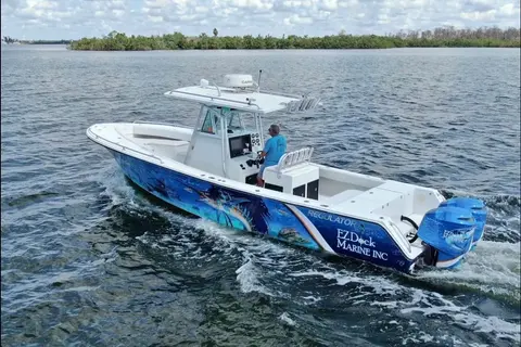 2001 Regulator 32 Forward Seating, photo 1 in Placida, FL