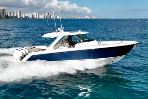 2023 Tiara Yachts 38 LS, photo 1 in Fort Lauderdale, FL