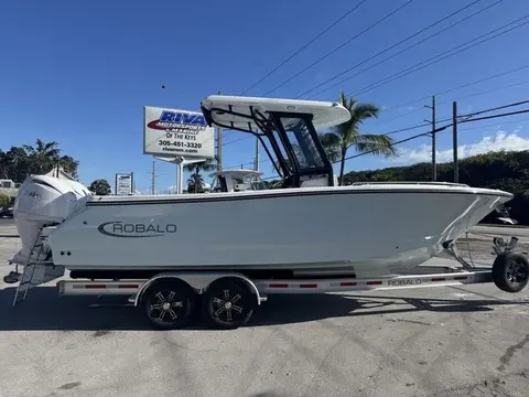 2026 Robalo R250 Center Console, photo 1 in Key Largo, FL