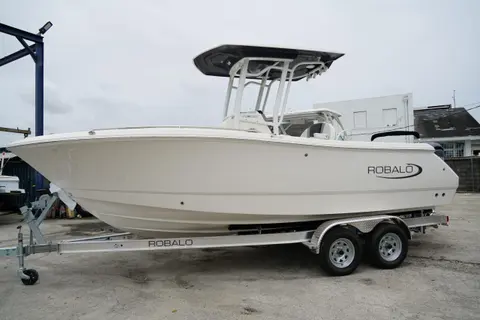 2025 Robalo R232 Explorer, photo 1 in North Miami, FL