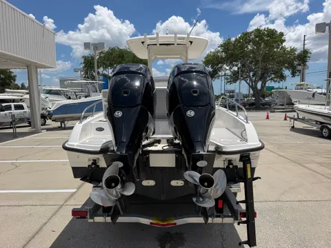2015 Boston Whaler 270 Dauntless, photo 1 in Clearwater, FL