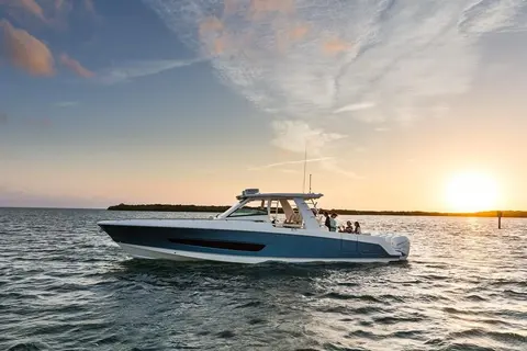 2027 Boston Whaler 420 Outrage, photo 1 in Sarasota, FL