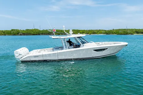 2022 Pursuit S 428 Sport, photo 1 in Jupiter, FL