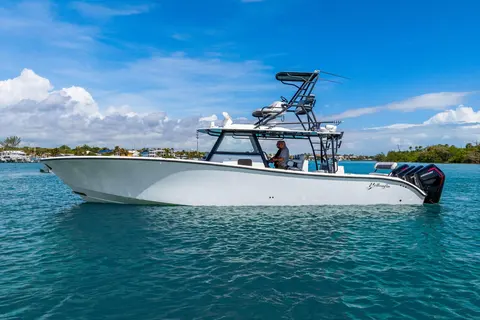 2019 Yellowfin 42 Offshore, photo 1 in Dania Beach, FL
