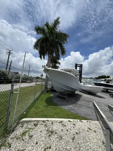 2023 Robalo 302 CC, photo 1 in Pompano Beach, FL