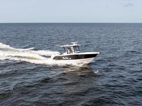 2019 Robalo R302 Center Console, photo 1 in Miami, FL