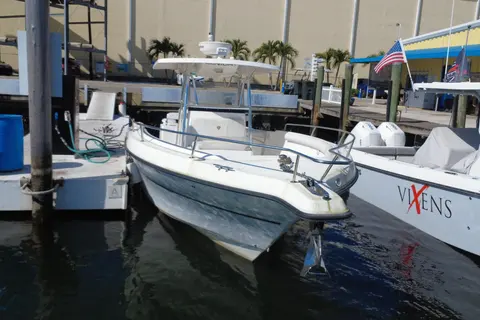 2006 Century 3200 Center Console, photo 1 in North Miami, FL