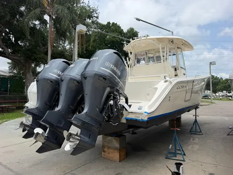 2015 Cobia 350 Center Console, photo 1 in Clearwater, FL