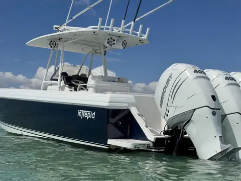 2004 Intrepid 370 Center Console, photo 1 in Miami, FL