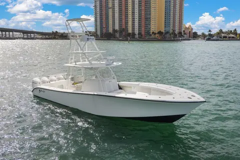 2015 Yellowfin 39 Offshore, photo 1 in Riviera Beach, FL