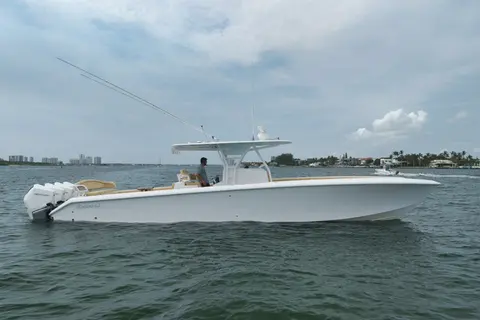 2020 Bahama 41, photo 1 in Juno Beach, FL