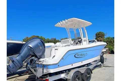 2025 Robalo R222 Center Console, photo 1 in Stuart, FL