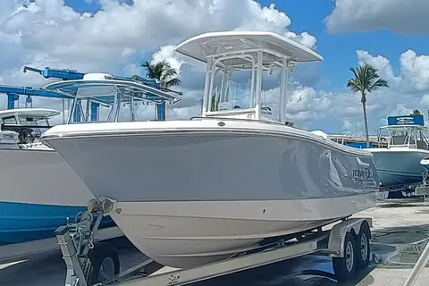 2025 Robalo R230 Center Console, photo 1 in Stuart, FL
