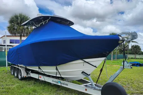 2015 Robalo R300 Center Console, photo 1 in Redland, FL