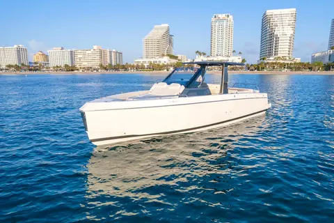 2027 Schaefer V33, photo 1 in Dania Beach, FL
