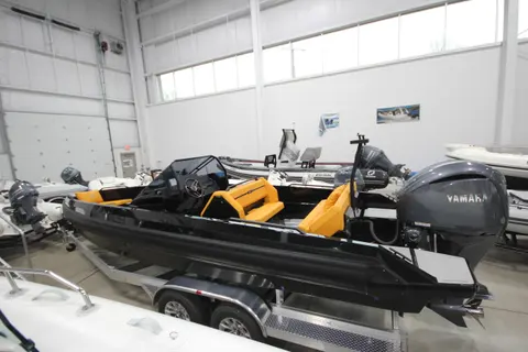 2026 Iron iron 767, photo 1 in Miami, FL