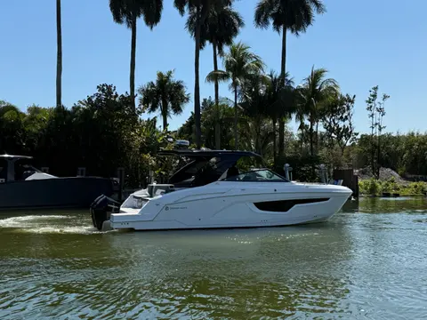 2022 Cruisers Yachts 34 GLS OB, photo 1 in Miami, FL