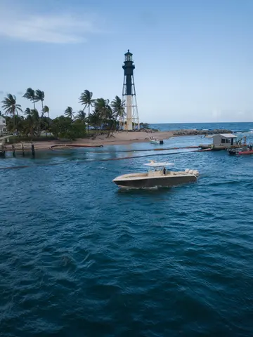 2013 Bahama 41, photo 1 in Lighthouse Point, FL