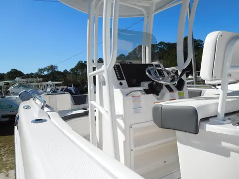 2025 Robalo R222 Center Console, photo 1 in Panacea, FL