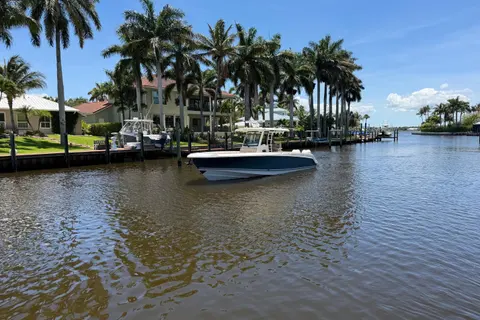 2017 Boston Whaler 330 Outrage, photo 1 in Stuart, FL