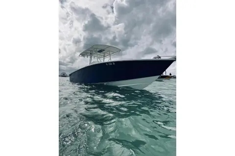 2005 Jupiter 31, photo 1 in Hialeah, FL
