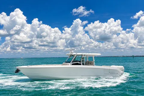2019 Boston Whaler 380 Outrage, photo 1 in Sarasota, FL