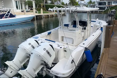 2021 Robalo R302 Center Console, photo 1 in Boca Raton, FL