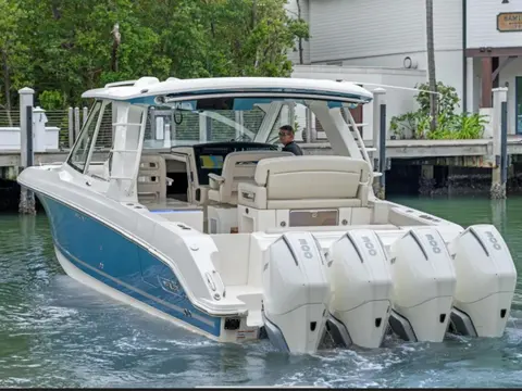 2022 Boston Whaler 380 Realm, photo 1 in Cape Coral, FL