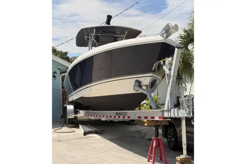 2004 Intrepid 323 Cuddy, photo 1 in Stuart, FL