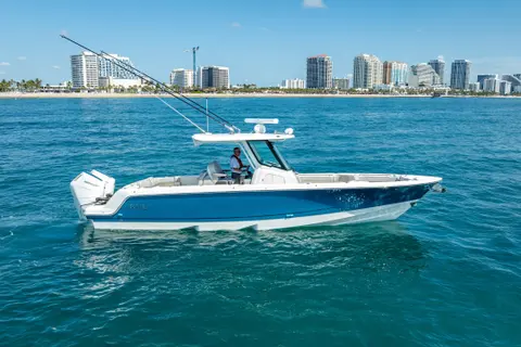 2026 Boston Whaler 330 Outrage, photo 1 in Fort Lauderdale, FL
