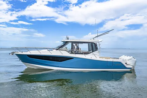 2026 Boston Whaler 405 Conquest, photo 1 in Clearwater, FL