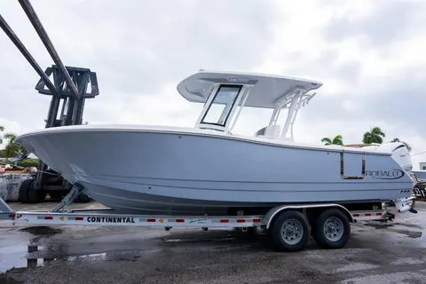 2025 Robalo R270 Center Console, photo 1 in North Miami, FL