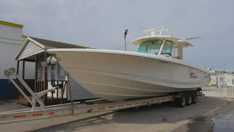 2018 Boston Whaler 380 Outrage, photo 1 in Miami, FL