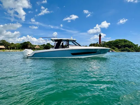 2026 Boston Whaler 420 Outrage, photo 1 in Jupiter, FL