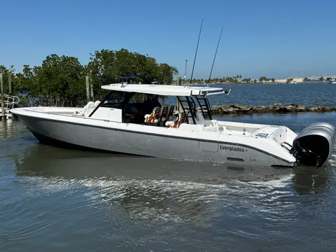 2026 Everglades 455 Center Console, photo 1 in Pompano Beach, FL