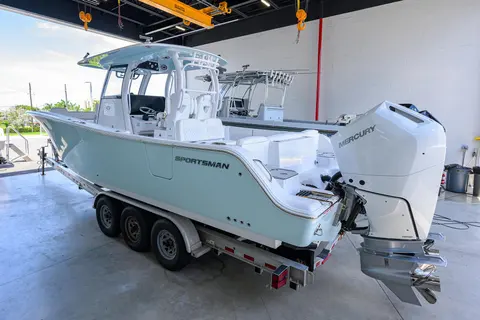 2026 Sportsman Heritage 321 Center Console, photo 1 in Riviera Beach, FL