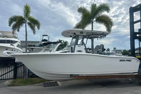 2026 Sea Pro 242 Center Console, photo 1 in Pompano Beach, FL