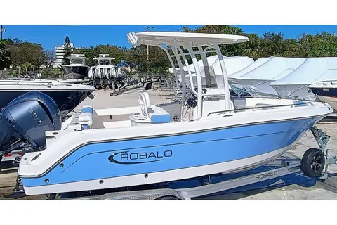 2025 Robalo R222 Center Console, photo 1 in Riviera Beach, FL