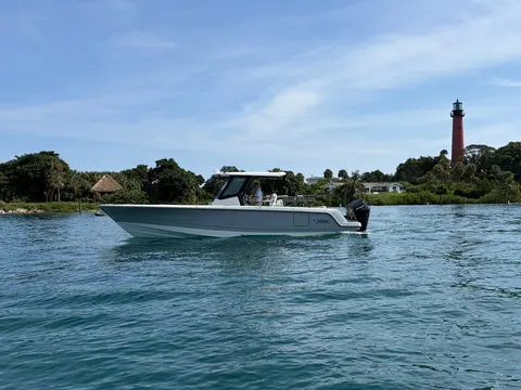 2026 Boston Whaler 330 Outrage, photo 1 in Jupiter, FL