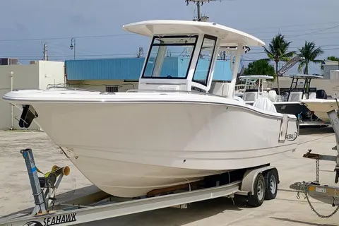 2025 Robalo R270 Center Console, photo 1 in Riviera Beach, FL