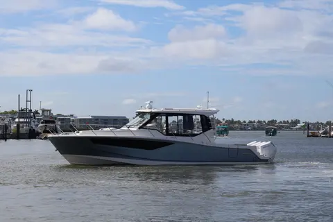2026 Boston Whaler 405 Conquest, photo 1 in Naples, FL