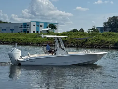 2027 Boston Whaler 250 Dauntless, photo 1 in Venice, FL